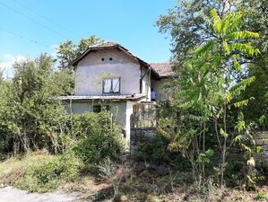 Cheap country house with barn and additional land for sale