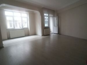 2+1 FLAT FOR RENT WİTH GOOD PRICE AND CLOSE TO METROBÜS 