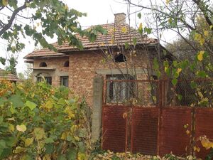 Rural property with house, annex and land in a big village 