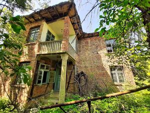 Brick house 300m from the road to Varna