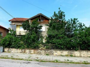  Two-story house with two separate entrances