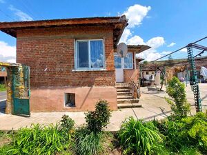 Renovated house in the village of Srem, on the left bank of 