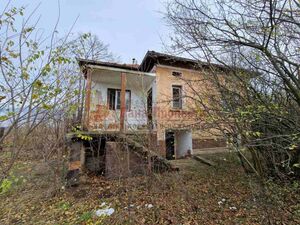  View the Danube, 2-storey House, outbuildings, large yard 2