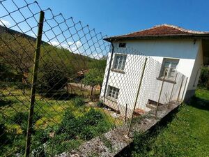 2-Storey House, sound and in good condition, Yard 1100m², se