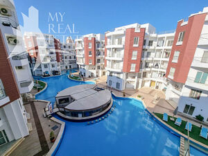 Pool view 3 beds/ 2 baths bedroom apartment in Aqua Palms