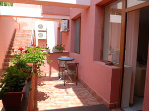 Large spacious ground floor studio, Saint Vlas