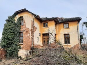 Old house with interesting story & architecture up for sale