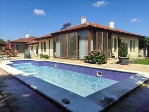 3 bed, 2 bath house, with Pool and 10 km to the SEA