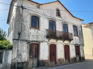 Detached house to Rebuild in Troviscal, Castanheira Pera