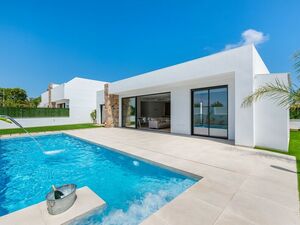 Property in Spain. New villa close to beach in Los Alcazares