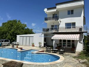 Three-storey furnished house with pool and SEA VIEW