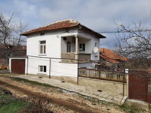 Partially refurbished house with annex, garage, barn & land