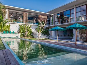 Beraban, Breathtaking 5 BR Villa Surrounded by Rice Fields