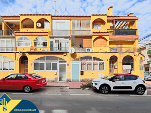 Apartment with terrace in Alicante province, in Torrevieja