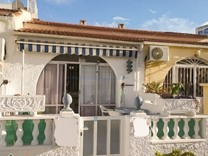 Bungalow with garden, in the province of Alicante, in the to