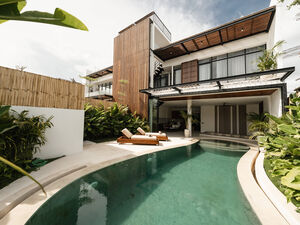 Canggu, Luxury 3 & 4BR Townhouses (Aquamarine I)