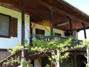 Traditional 2-storey house, 1588m2 land, outbuildings, next 