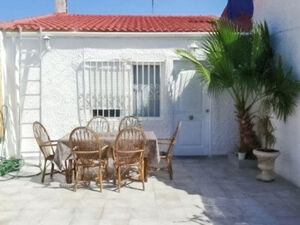 Bungalow with garden, in the province of Alicante