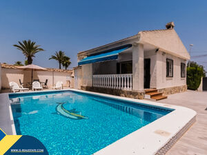 Villa with private pool, in the province of Alicante, in the