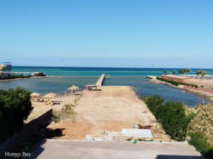 Sea view one-bedroom apartment in a resort - private beach