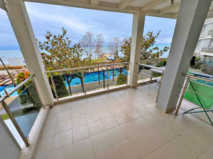 Unique 4-Bedroom Beachfront Apartment, Vilmar Beach, Pomorie