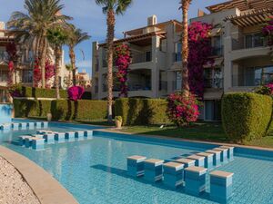  Luxurious 2-Bedroom Penthouse with Private Roof in Veranda 