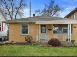 Charming 2-bedroom brick ranch