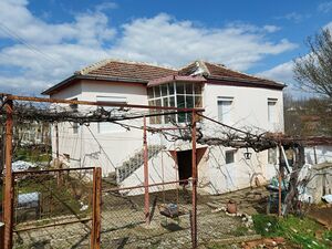 Two-storey renovated house for sale in the village of Razdel