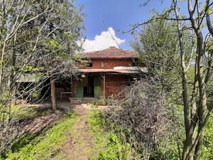 Old country house with plot of land situated in Vratsa