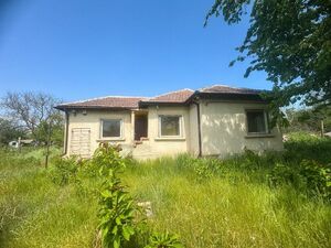 One bedroom house with big garden 10 min. to the Beach