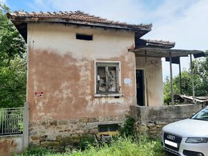 Old rural property located in tourist area 1 hour from Sofia
