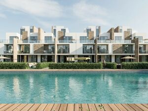  Apt with private garden and free beach access at 25% D.P