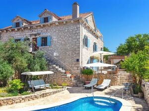 Authentic Stone Villa with Pool in the Heart of Milna