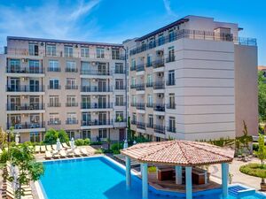 One-Bedroom Apartment with Large Terrace in Dawn Park