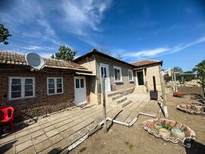 House with Large Garden & Outbuildings, Durankulak