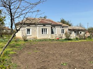 House with a big plot in Dabrava near Balchik and the sea