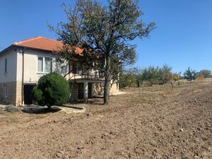 Renovated house with а big garden 50 mins drive to the beach