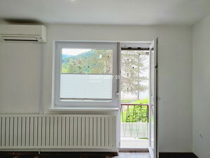 Bright and spacious 3-bedroom apartment (center of Prebold)