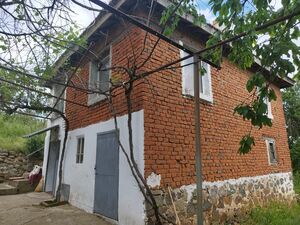 Two-storey house with a large plot of 2 290 sq m for sale 