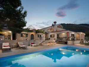 Stunning Mediterranean-Style Villa with Panoramic Views of K