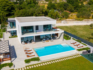 Luxury Villa with Panoramic Views of Kaštela Bay