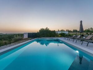 Luxury Villa with Spacious Grounds Near Zadar