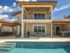 Charming Stone Villa near Poreč – Tranquility & Luxury 