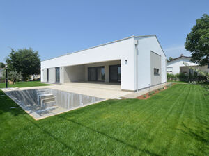 Modern Ground-Floor House with Pool Near Poreč