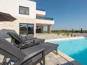 Modern Villa with Pool in a Peaceful Location near Zadar
