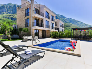 Seaside estate for sale - Poljana Olive Homes Pool Residence