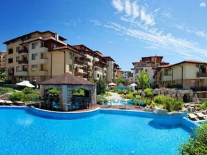 Pool View Apartment with 2 Bedrooms in Garden of Eden