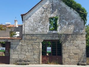Granite stoned house to be renovated in Vendas de Galizes