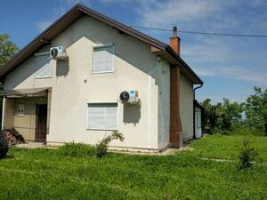 A beautiful house with a terrace and a view of the town of O
