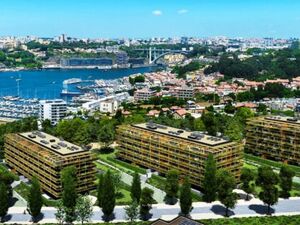Luxury 2‑Bed Riverfront Apartment at Marina Douro 2